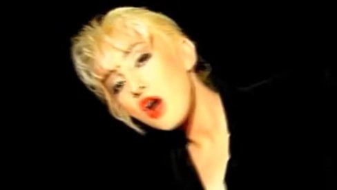 У ХИПЕРИНФЛАЦИЈИ КУПОВАЛИ ВИЛЕ И ЈАХТЕ: Славна певачица деведесетих открила истину о томе колико су зарађивали новца само од музике