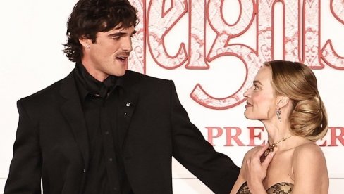 MARGO ROBI PODIGLA LESTVICU NA PREMIJERI FILMA: Spektakularna haljina, a oko vrata – kultna ogrlica Elizabet Tejlor