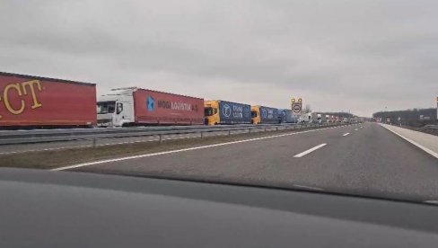 KILOMETARSKE KOLONE ŠLEPERA NA HRVATSKIM GRANICAMA: Kamiondžije nastavljaju blokade - Najavljuju radikalizaciju protesta (VIDEO)
