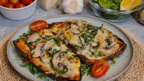 БАТАТ ПУЊЕН КРЕМАСТИМ ПЕЧУРКАМА И СПАНАЋЕМ: Једноставан и укусан оброк