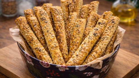 SLANI ŠTAPIĆI SA SIROM: Hrskavi, mirisni i jednostavni za pripremu