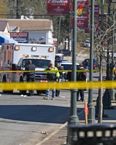 ПУЦЊАВА НА МАРДИ ГРА ПАРАДИ: Рањено шестогодишње дете (ФОТО)