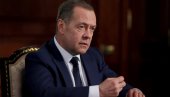 SAMI PROTIV CELOG ZAPADA: Medvedev otkrio kako Rusija snabdeva front sopstvenim oružjem