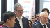 VUČIĆ U KINESKOM KULTURNOM CENTRU: Predsednik na prezentaciji robota kompanije AGIBOT (VIDEO)