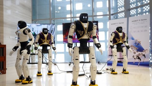 OVO JE ROBOT LUKA KOJI JE POZDRAVIO PREDSEDNIKA VUČIĆA: Govori srpski, visok je 170 cm i ima posebno zanimanje