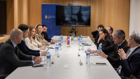 O SARADNJI U ENERGETSKOJ TRANZICIJI: Đedović Handanović sa zamenicom direktora Francuske agencije za razvoj (AFD) En Ros Vejl (FOTO)