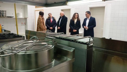 NOVA ADRESA ZA NARODNU KUHINJU: Obroci za najsiromašnije Kikinđane pripremaće se u restoranu jedne fabrike (FOTO)