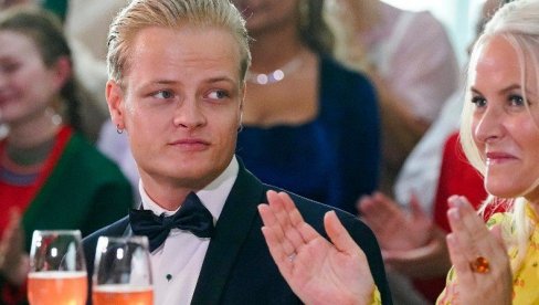 SOČNE PORUKE PRESTOLONASLEDNICE Mirna kraljevska porodica eksplodirala, isplivale prepiske!