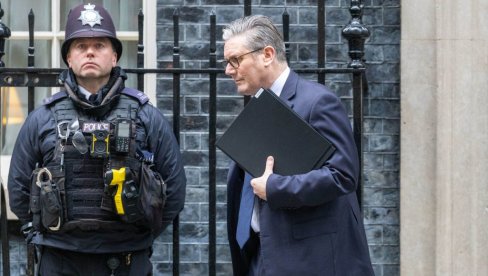 BIVŠI DRŽAVNI SEKRETAR ODAVAO INFORMACIJE EPSTINU? Tajms: Starmer predao policiji dosijee o mejlovima Mandelsona i Epstina