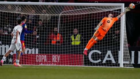 ŠTA TO URADI ČOVEČE? Svet bruji o potezu golmana Barselone (VIDEO)