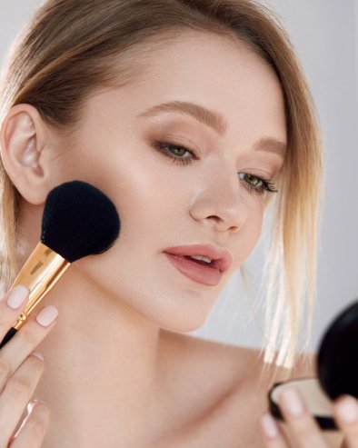 KAKO SE PRAVILNO NANOSI RUMENILO? Samo ovako smanjuje godine i čini nas odmornim