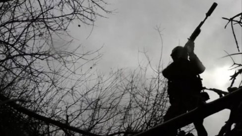 НЕОСВОЈИВА ТВРЂАВА ЈЕ ПРОБИЈЕНА! Руси их изблефирали - снимљена предаја 10 украјинских војника