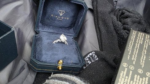 ДИЈАМАНТСКИ ПРСТЕН У - КОФЕРУ: Цариници и полиција на прелазу Прешево спечили кријумчарење