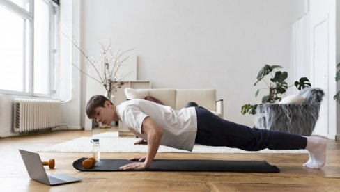 NE DOZVOLITE DA VAS KIŠA SPREČI: Vreme nije izgovor, vežbajte kod kuće