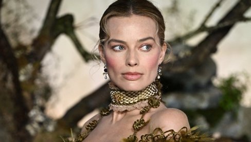 MARGO ROBI U JOŠ JEDNOJ NEPONOVLJIVOJ KREACIJI: Svi pričaju da je provokativnu haljinu zasenila narukvica