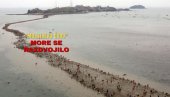 MOJSIJEVO ČUDO: More se RAZDVOJILO - drastično se spustio nivo (VIDEO)