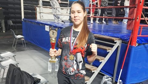 IZVANREDAN USPEH PARAĆINSKE BOKSERKE:  Lenki zlato na „Olimpijskim nadama“ (FOTO)
