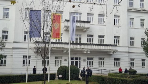 VEĆINA TRAŽI SLAMKU SPASA: Vlast u Podgorici spala na 26 odbornika, pet manje nego što je potrebno