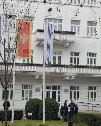 VEĆINA TRAŽI SLAMKU SPASA: Vlast u Podgorici spala na 26 odbornika, pet manje nego što je potrebno