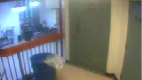 СНИМАК ОБЈАВЉЕН ПРВИ ПУТ: Ово је тренутак проналаска тела Џефрија Епстина (ВИДЕО)