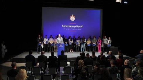 OVO JE TEK POČETAK: Iznosi će da se uvećavaju, sada će ići do 20 miliona - Vučić uručio rešenja u okviru programa za podsticaj (VIDEO)