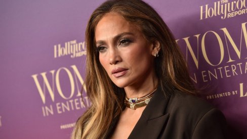 ЏЕНИФЕР ЛОПЕЗ НОВОМ ФОТОГРАФИЈОМ ИЗ ТЕРЕТАНЕ НАВЕЛА СВЕ ДА СЕ ЗАПИТАЈУ: Како овако изгледа у 56. години? (ФОТО)