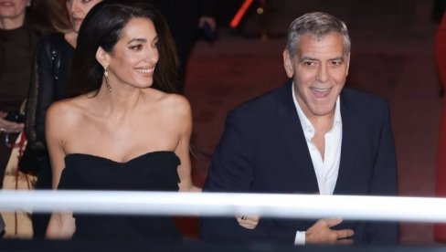 AMAL KLUNI UKRALA SVE POGLEDE U MILANU: Drapirana haljina koju je odabrala zaslužuje zlatnu medalju