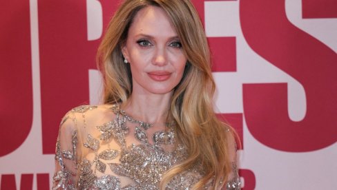 АНЂЕЛИНА ЏОЛИ О ДВОСТРУКОЈ МАСТЕКТОМИЈИ КОЈУ ЈЕ ИМАЛА: Изгубила сам маму када сам била млада