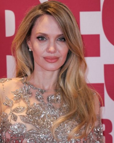 АНЂЕЛИНА ЏОЛИ О ДВОСТРУКОЈ МАСТЕКТОМИЈИ КОЈУ ЈЕ ИМАЛА: Изгубила сам маму када сам била млада