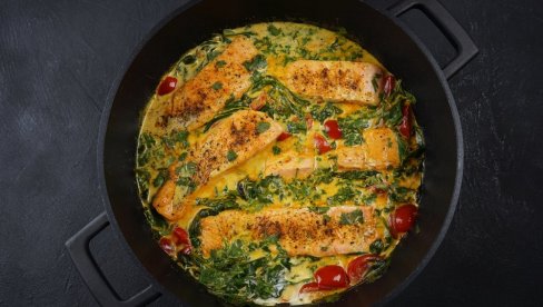 DA PRSTE POLIŽETE: Losos u belom sosu, uživaćete u svakom zalogaju