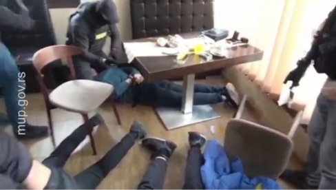 OGLASIO SE MUP Dačić: Zaplenjeno osma kila kokaina, oružje i novac