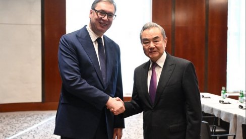 СРБИЈА ОСТАЈЕ ПОУЗДАН ПАРТНЕР КИНЕ У ЕВРОПИ: Вучић са Ванг Јием о кључним глобалним безбедносним изазовима и јачању сарадње (ВИДЕО)