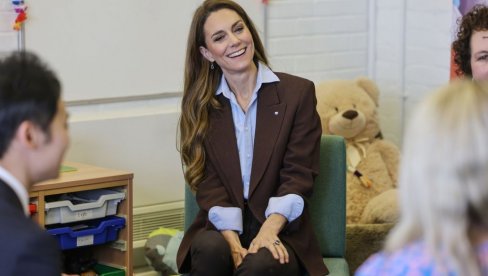 KEJT MIDLTON KAKVU NE VIĐAMO ČESTO: Pojavila se u strogo poslovnom izgledu, spojivši dve boje koje će biti novi trend proleća (FOTO)