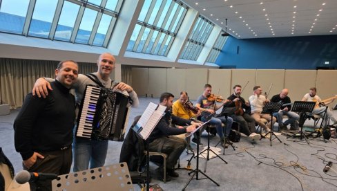 DA SE NAJEŽIŠ: Emir Habibović sa knedlom u grlu pred koncert posvećen Šabanu Šauliću (FOTO)