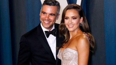 RAZVELA SE DŽESIKA ALBA: Glumica i Keš Voren stavili tačku na brak nakon skoro 2 decenije - sada treba da mu isplati milione