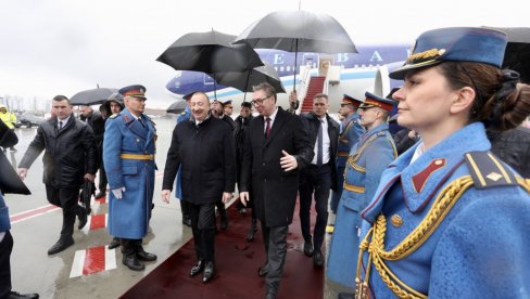 ДОБРО НАМ ДОШЛИ, ДРАГИ ПРИЈАТЕЉУ! Алијев стигао у посету Србији - На аеродрому га дочекао Вучић (ФОТО/ВИДЕО)