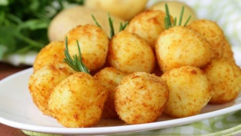 TRIK ZA SAVRŠENE KROMPIRIĆE: Uz pomoć jednog sastojka oni će biti hrskavi spolja, a mekani iznutra