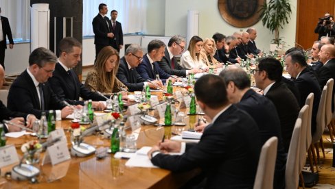 СА АЛИЈЕВИМ КОНКРЕТНО О ГАСНОЈ ЕЛЕКТРАНИ Вучић: Ускоро директан лет Београд-Баку (ФОТО/ВИДЕО)