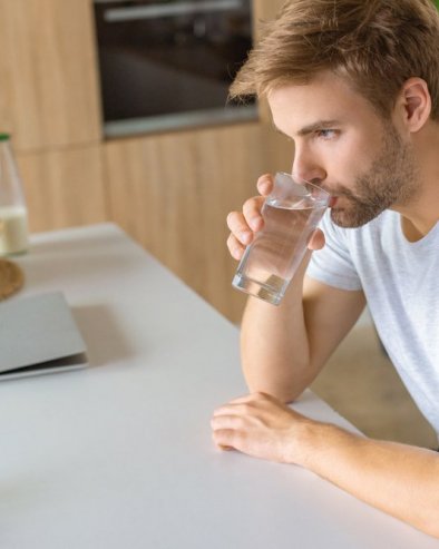VODA TOKOM ILI NAKON JELA: Da li pomaže ili šteti varenju?