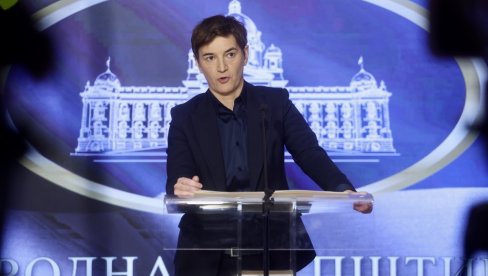 ANA BRNABIĆ OŠTRO ODBRUSILA PONOŠU: Da li vas pogađa to što Vučić samo želi da ode u Jasenovac i da upali sveću?! (FOTO)