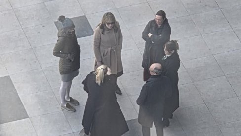 I KOLEGE SE DISTANCIRALE OD TUŽITELJKE: Na skupu podrške Bojani Savović pojavilo se pet ljudi