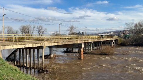 СТРЕПЕ ЗБОГ МОСТА: Прелаз преко Нишаве прелазе камиони знатно веће тежине од дозвољених 11 тона