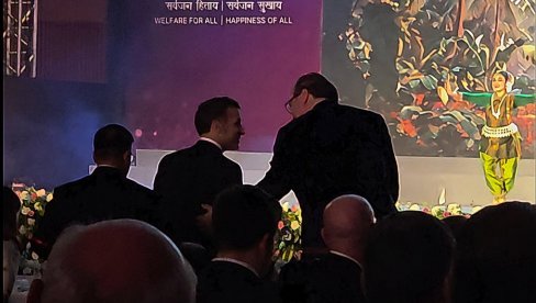 VUČIĆ PORED MAKRONA NA VEČERI KOJU ORGANIZUJE MODI: Srbija želi aktivno da doprinosi oblikovanju savremenih tehnoloških tokova (VIDEO)