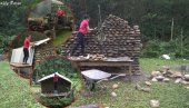 ЖЕНА ЗМАЈ! Сама саградила себи КУЋУ у шуми - камен по камен (ВИДЕО)