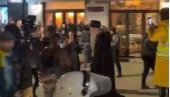 PREZIRU SRBIJU I SVE ŠTO JE SRPSKO Blokaderi na najgnusniji način udarili na SPC, vređali patrijarha i napali mitropolita Joanikija (VIDEO)