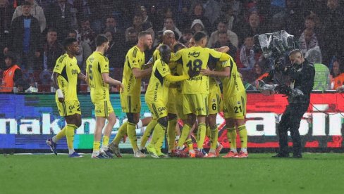 PAKAO ISTANBULA NOSI FENERBAHČE: Razigrani turski velikan koristi turbulencije u redovima šumara