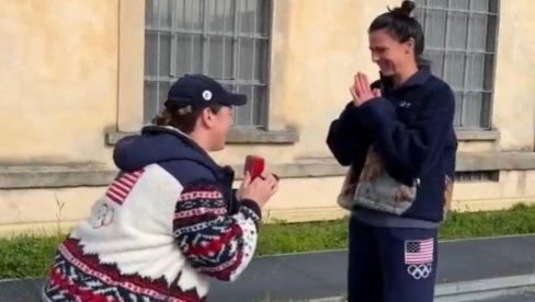 GDE IDE OVAJ LUDI SVET? Hokejašica zaprosila klizačicu na Zimskim olimpijskim igrama (VIDEO)