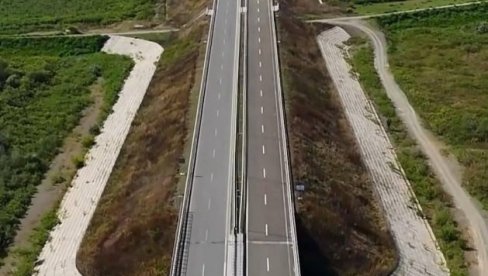 U HRVATSKOJ PONOVO CVETA USTAŠTVO: Staza oko puta u obliku slova U - Simbola ustaša