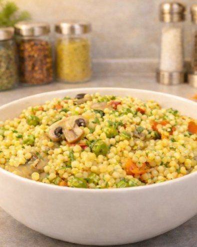 ПИЛАВ ОД КУСКУСА СА ПОВРЋЕМ: Брз рецепт који увек успева