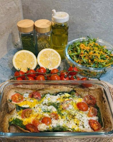 ПЕЧЕНА ТОРТИЉА СА СПАНАЋЕМ, ФЕТА СИРОМ И ЈАЈИМА: Идеја за савршен доручак или вечеру